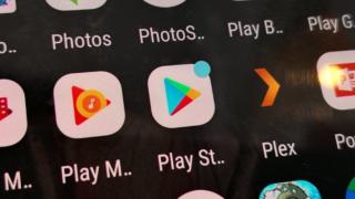 Мошеници спечелиха милиони от имитацията на живи потребители в интернет