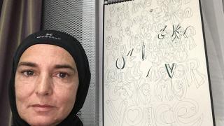 Шинейд О’Конър прие исляма, смени си името на Шухада и запя като мюезин