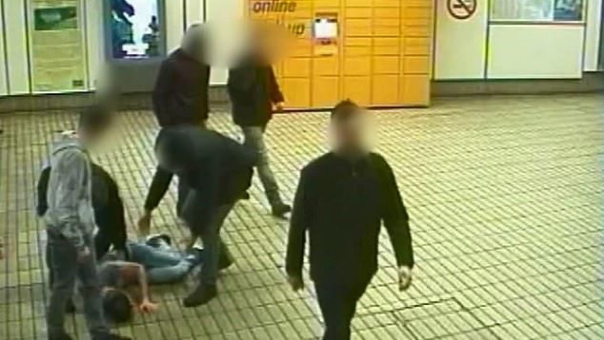 Покъртително ВИДЕО с млад студент, обърнал 27 водки и умрял като куче