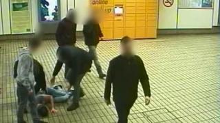 Покъртително ВИДЕО с млад студент, обърнал 27 водки и умрял като куче