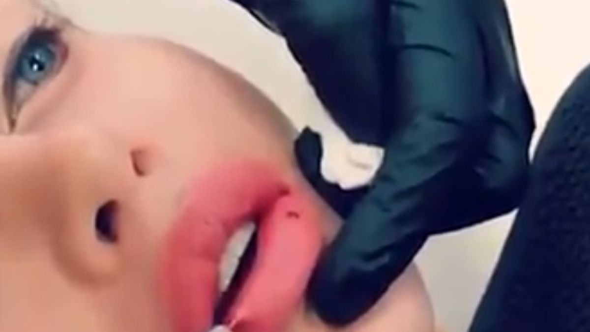 ВИДЕО 18+ показва невероятни мъки, през която преминава моделка, за да заприлича на Барби 