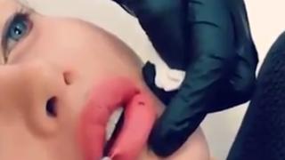 ВИДЕО 18+ показва невероятни мъки, през която преминава моделка, за да заприлича на Барби 