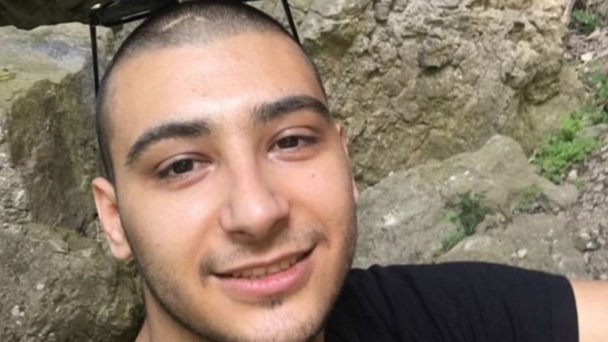 Млад пловдивчанин влезе в автобус №9 и се влюби в блондинка, сега я издирва отчаяно и моли: Обади ми се!