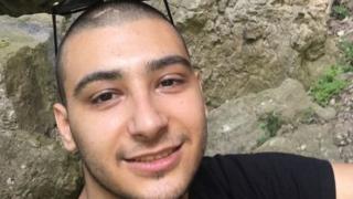 Млад пловдивчанин влезе в автобус №9 и се влюби в блондинка, сега я издирва отчаяно и моли: Обади ми се!