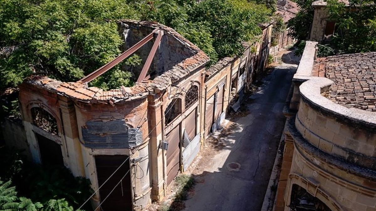 Невиждани СНИМКИ от забранената и мрачна част на Никозия, където никой не може да припари