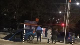 Абсурд във Варна! Цяла кола пропадна в изкоп на ремонтиран булевард (СНИМКА)