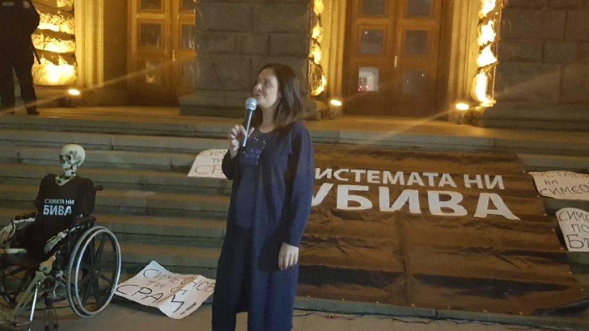 Протестиращите майки затвориха бул. „Цар Освободител“, а известна певица ги подкрепи