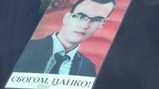 Гняв и сълзи сковаха Казанлък заради красивата Вики и приятеля й Цанко, загинали в касапницата заради ромска каруца (СНИМКИ)