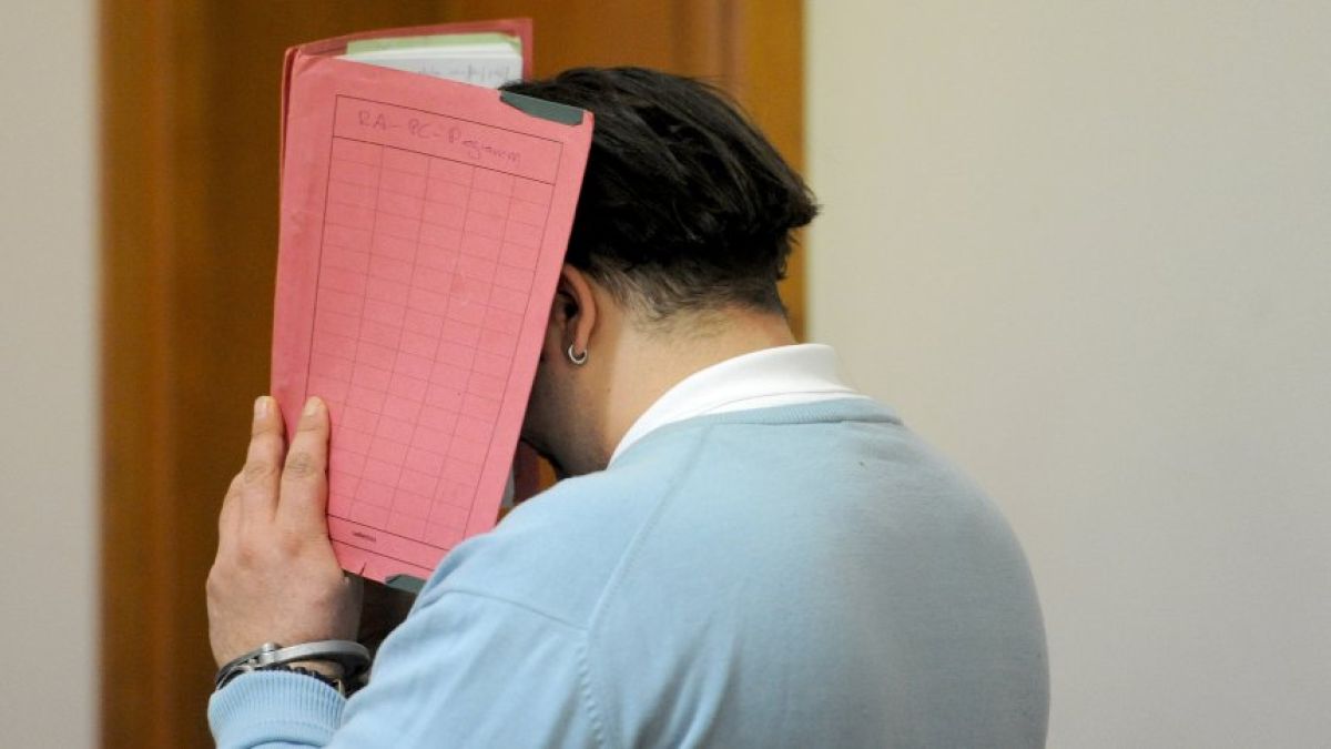 Тръгна делото срещу медика, убил 100 души в болници, всички застинаха в мълчание 
