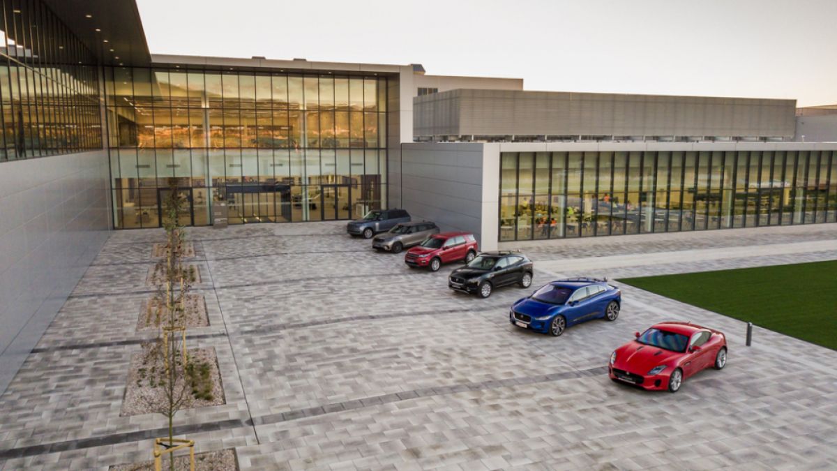 Jaduar Land Rover отваря завод в Словакия