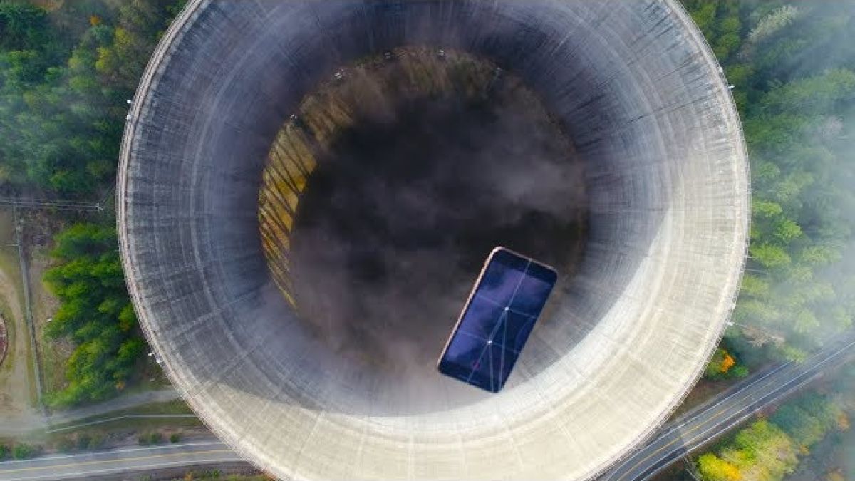 Блогър пусна iPhone XS Max в тръбата на атомна електроцентрала (ВИДЕО)