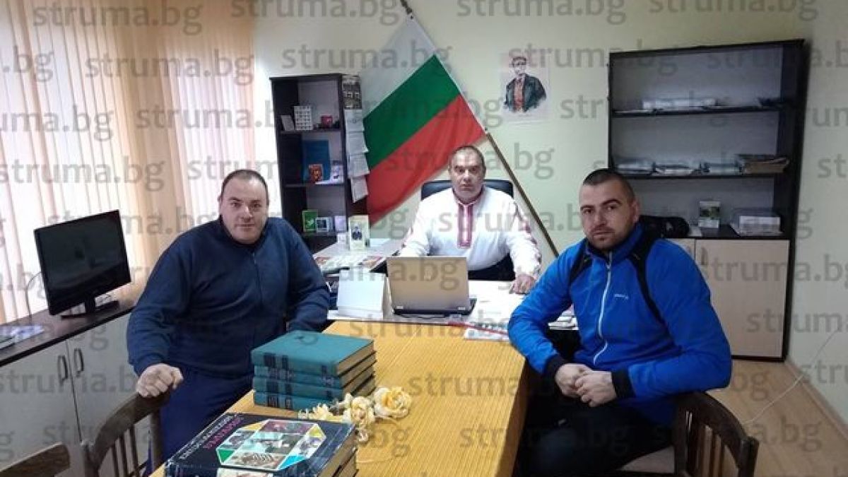 Кметът на Бистрица изненада всички с облеклото, с което отиде на работа (СНИМКИ)