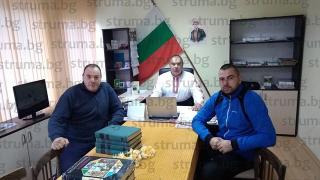 Кметът на Бистрица изненада всички с облеклото, с което отиде на работа (СНИМКИ)