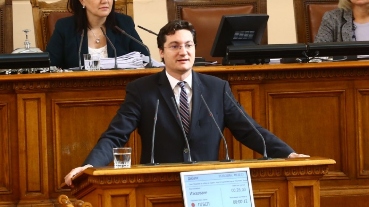 Пак циркове в парламента! Караянчева направи поименна проверка, но БСП смятат кворума за "нагласен"