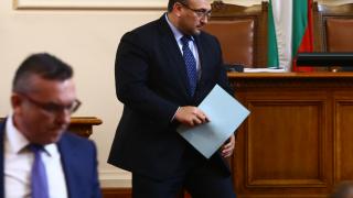 Министър Маринов с извънредни разкрития за пистолета, с който пенсионерът терминатор, влетя в президентството (ВИДЕО)