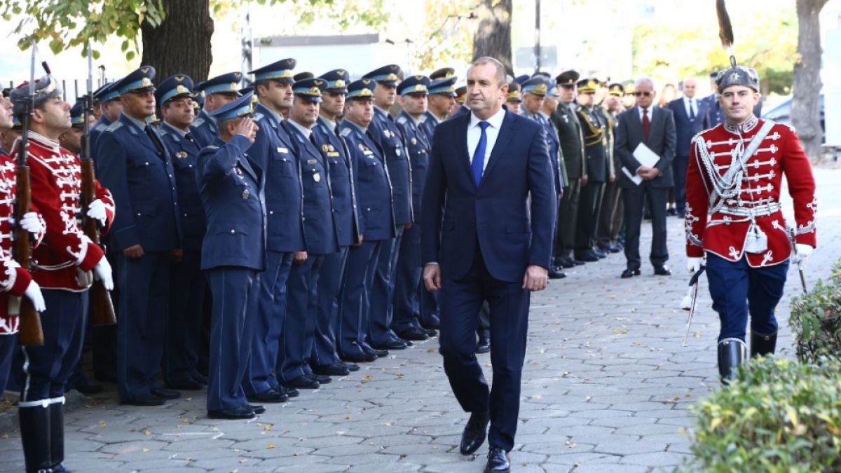 Президентът с пореден залп срещу правителството заради Венецуела