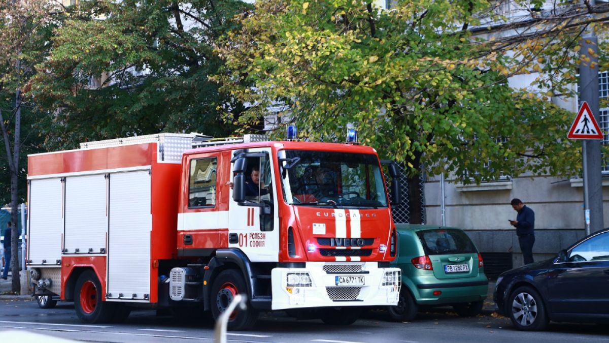Сигнал до БЛИЦ! Огнен кошмар в столичния кв. "Изток", полиция и пожарна летят към мястото 