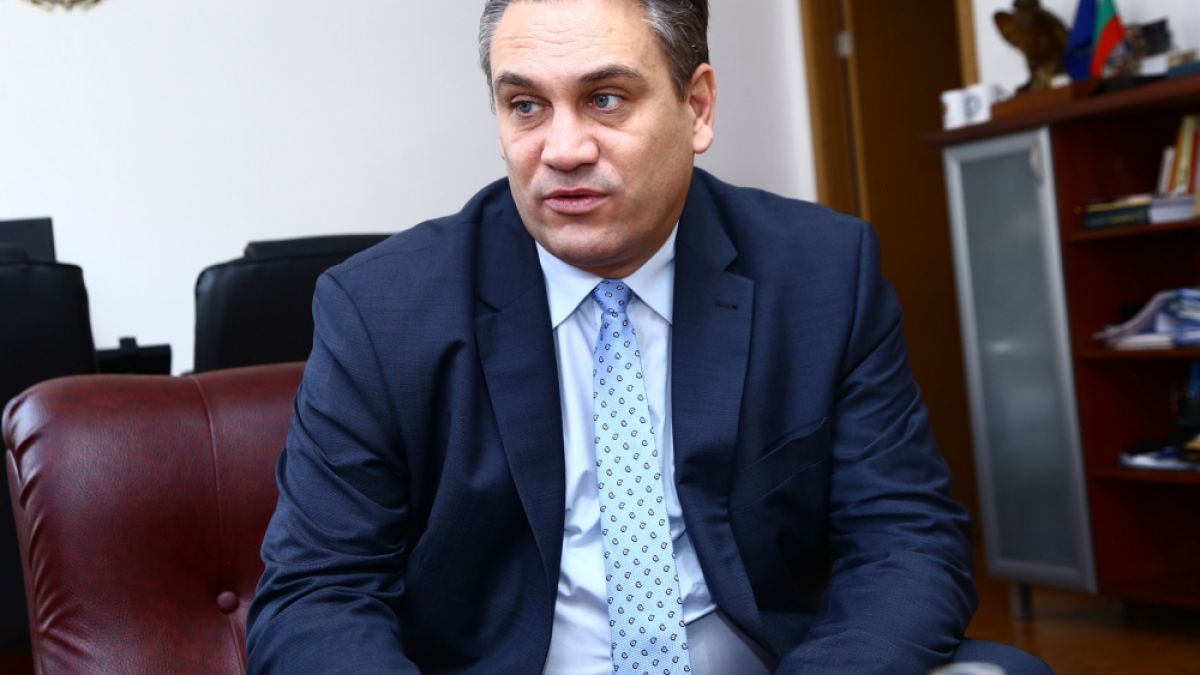 Инсинуациите за терасата на шефа на "Антикорупция"!