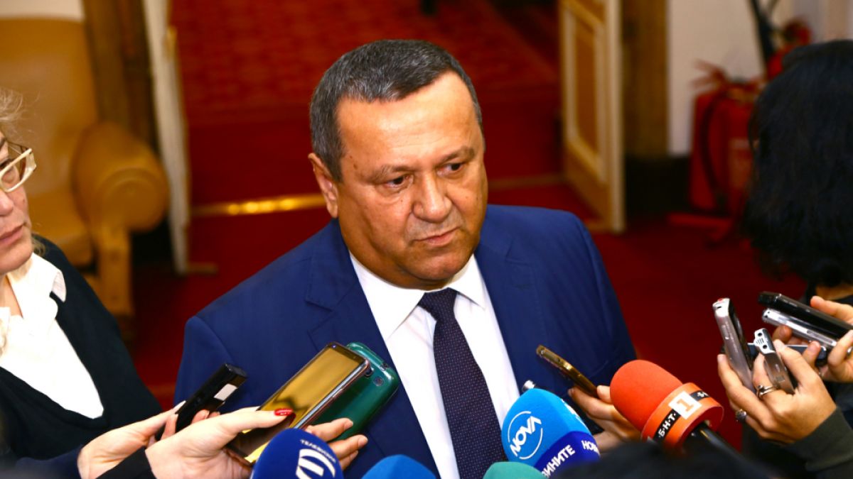 Хасан Адемов обясни как ще се реши проблемът с болничните