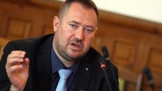 Уникален разказ на художника Тео Ушев, засякъл на летище Петър Харалампиев дни преди ареста