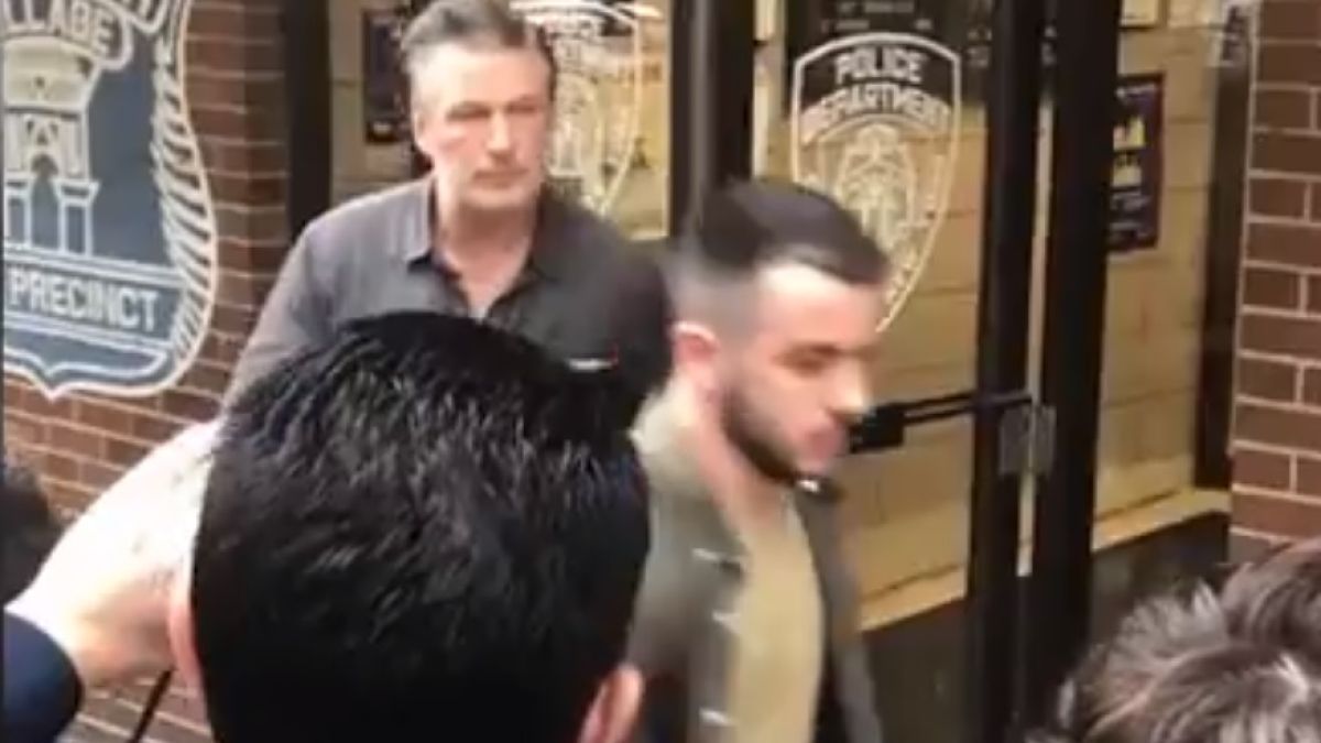 Алек Болдуин отрече в Туитър: Никого не съм бил! (ВИДЕО)