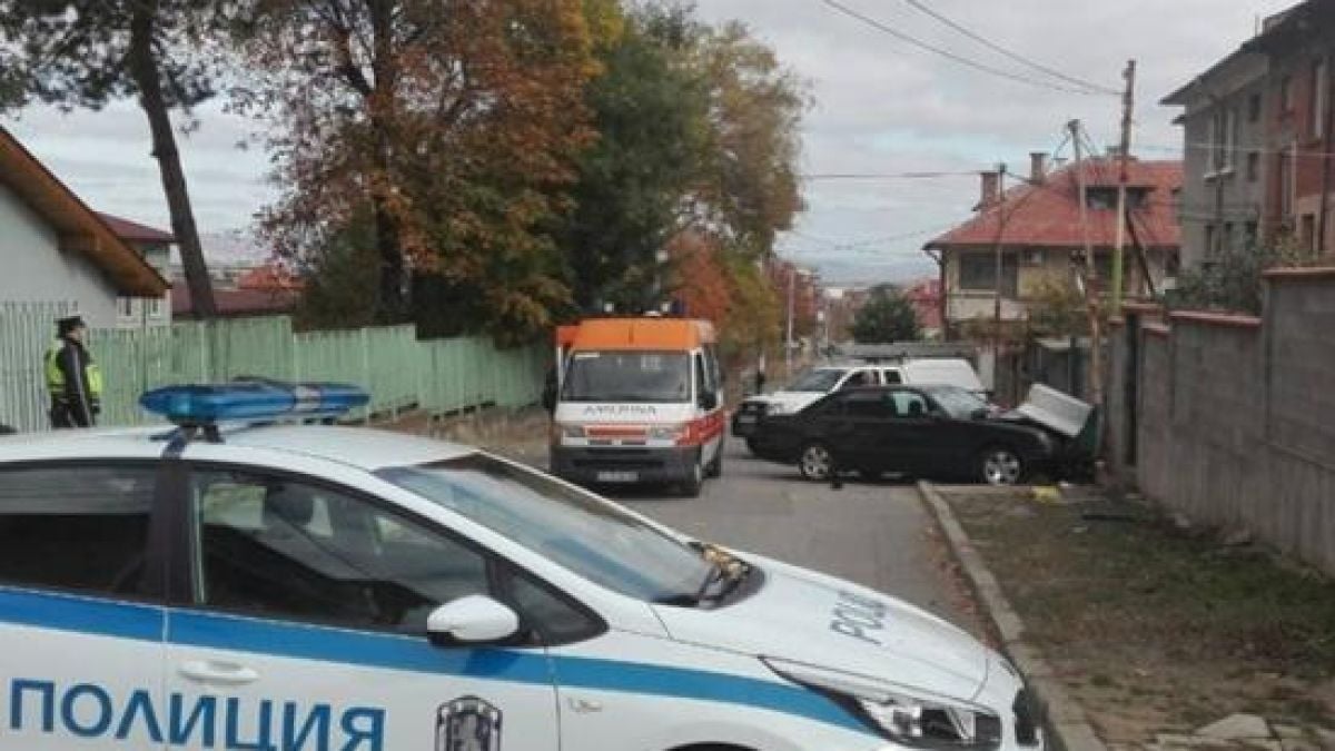 Кървава Задушница в Карнобат! 18-годишен с Мерцедес сее смърт край гробищния парк, има пръснати части от тела на разстояние 20-30 метра