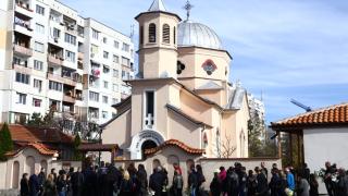 Мъката е неутешима! Последно сбогом за убитите Дарина и малката ѝ дъщеричка Никол (СНИМКИ)