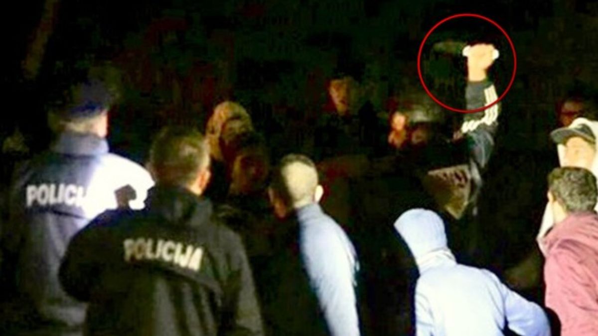 Kronen Zeitung шокиращо: Десетки хиляди въоръжени бежанци всеки момент ще нахлуят в Европа (СНИМКИ)