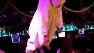 Заснеха НА ЖИВО смъртта на каскадьор от филма "Непобедимите" на парти за Хелоуин (ВИДЕО 18+)