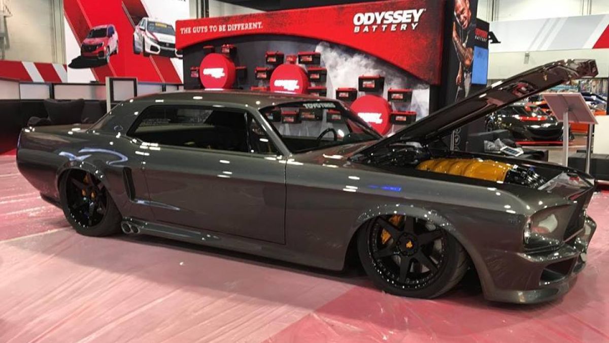 Рядък звяр: Американци построиха Mustang с "чудовищен" двигател от Ferrari (СНМКИ/ВИДЕО)