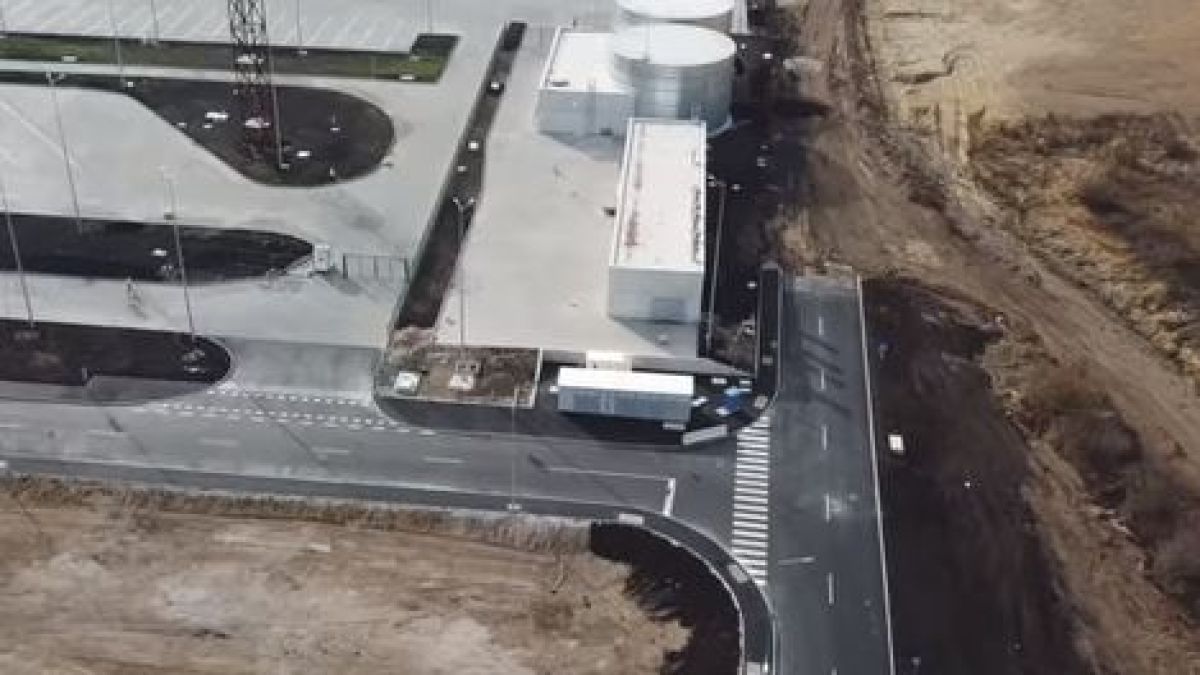 Уникално ВИДЕО от дрон показва докъде стигна строежът на логистичната база на JYSK за над 100 млн. евро