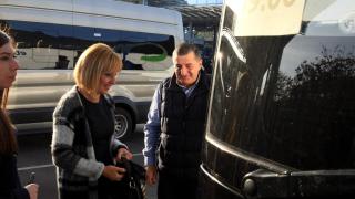 Мая Манолова се качи на автобуса за Стара Загора, а шофьорът се оказа не кой да е, а... (СНИМКИ)