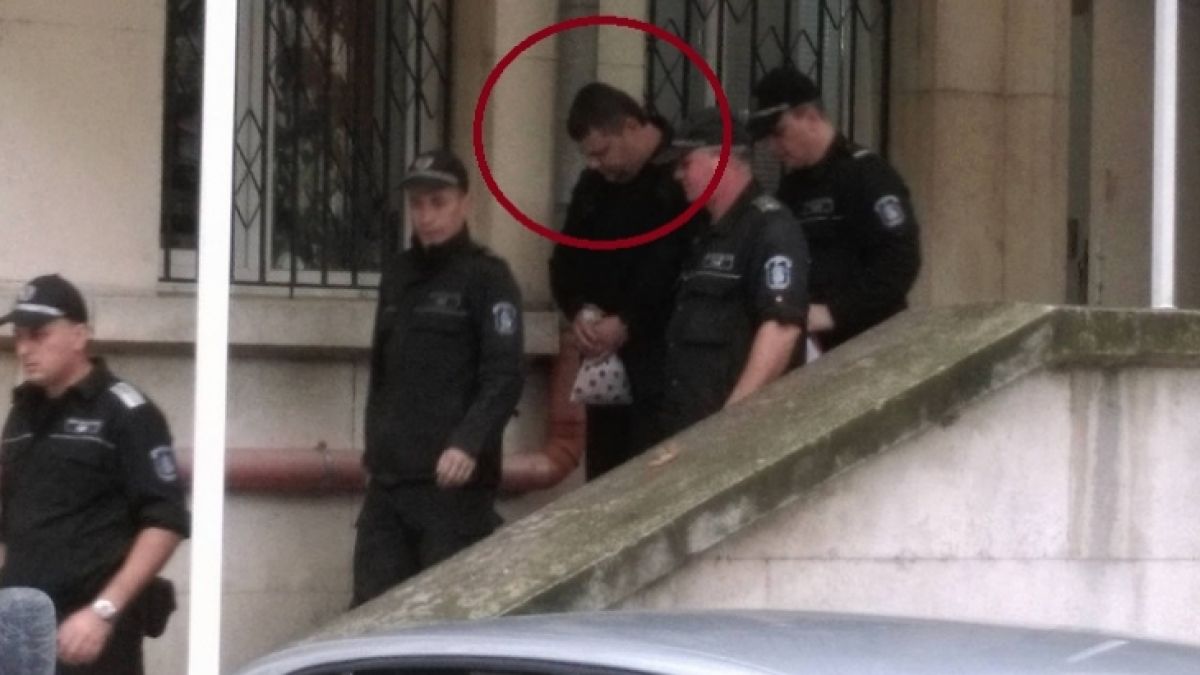 Шофьорът Бейтула, убил момчето от снимката с Бойко Борисов, влиза в затвора само за 5 и половина години 