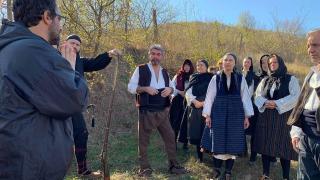 БЛИЦ TV: Снимат най-страшните и кървави сцени от „Смутни времена“ край Хисар (СНИМКИ)