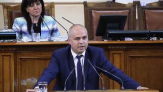Зам.-шеф в БСП издаде тежка присъда на властта заради вдигането на данъка на колите
