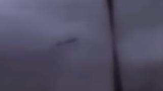 Американец пътуваше с колата си по път в Небраска и изведнъж видя в небето обект, който го изуми (ВИДЕО)