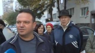 Дупки със стърчаща арматура пукат гуми в столичния квартал "Младост" 3