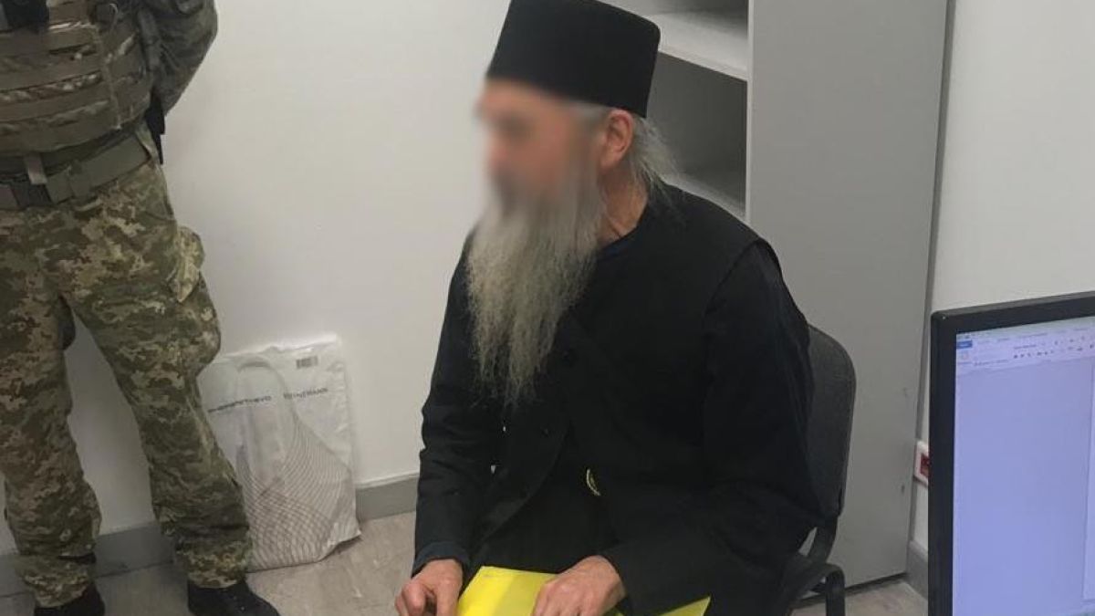 Украински поп от Атон спипан с фалшив BG паспорт