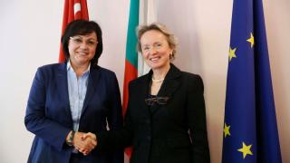 Посланичката на Австрия на крака при Нинова на „Позитано” 20 (СНИМКИ)