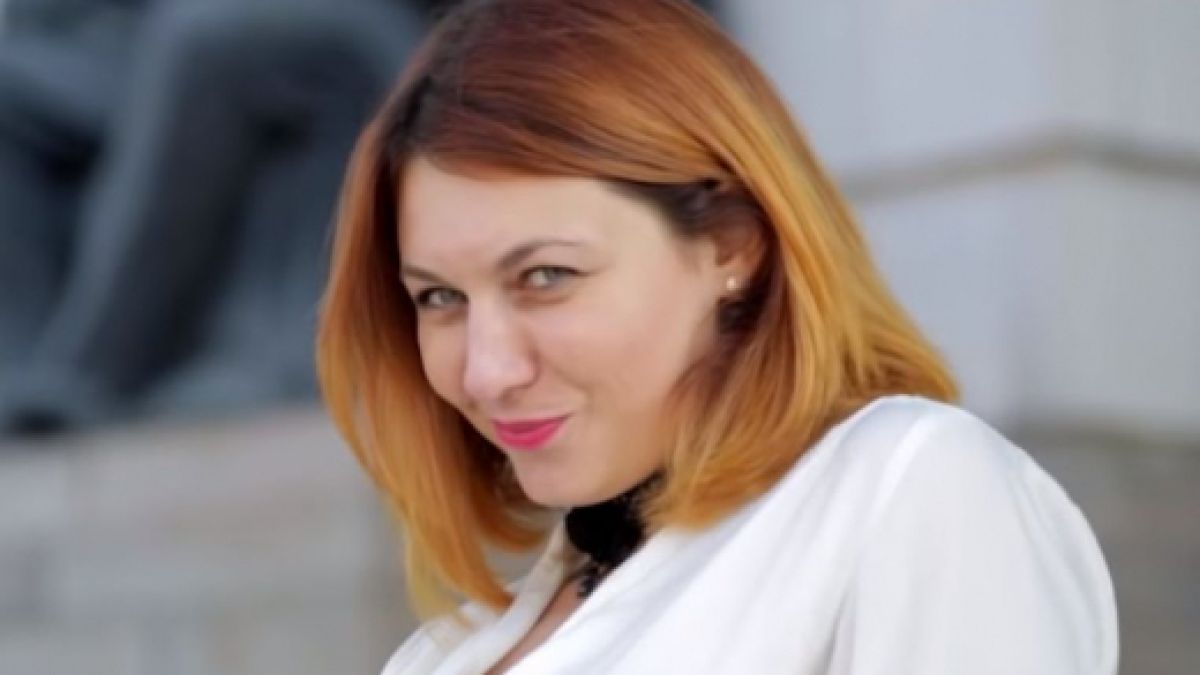 Голяма мъка налегна Хекимян и Бакърджиев заради секси мадама с къса кожена пола от СУ (СНИМКИ/ВИДЕО)