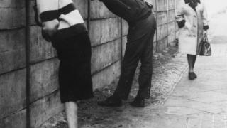 Историята на един от най-известните символи на Студената война и краят на "Желязна завеса" (СНИМКИ/ВИДЕО)