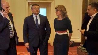 Трима министри спешно в парламента заради Нинова: БСП да спят спокойно за мигрантския пакт