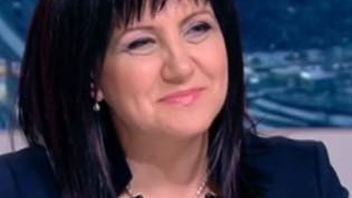 Караянчева: Преди 29 години на днешната дата започна един дворцов преврат. Част от върхушката на комунистическата партия се изправи срещу друга част