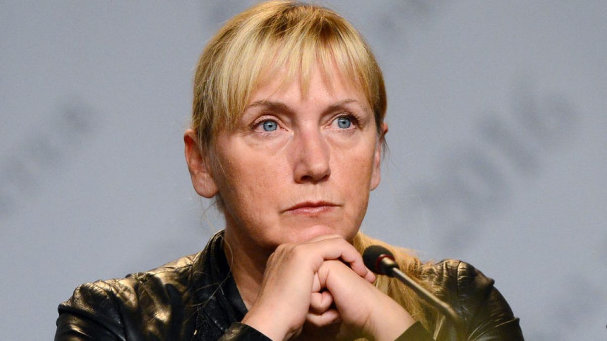 Елена Йончева увери Камарата на строителите: Подавам оставка като депутат, когато се потвърди качеството на магисталите