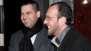 Помните ли гаджето на Дим Дуков? Ето какво му се случи след смъртта на коафьора