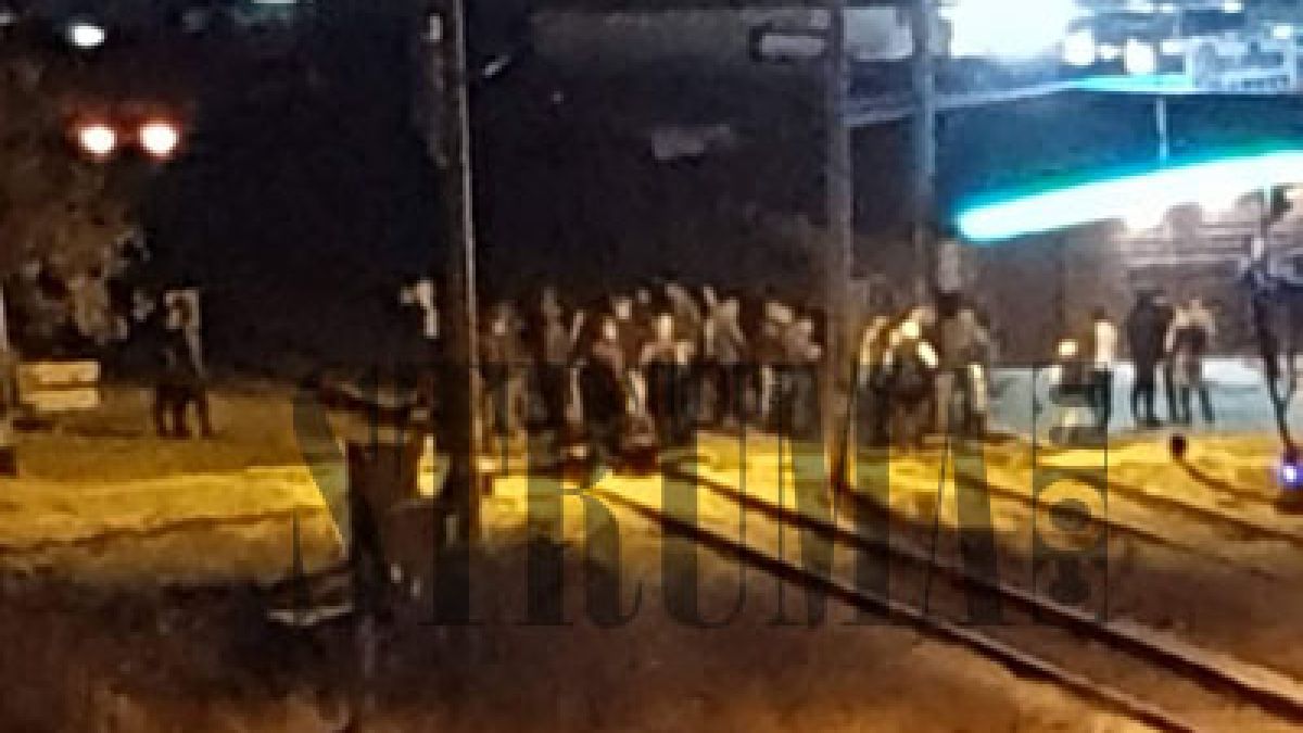Блокадата на "Кулата" продължава с пълна сила, колоната от чакащи е огромна (СНИМКИ)