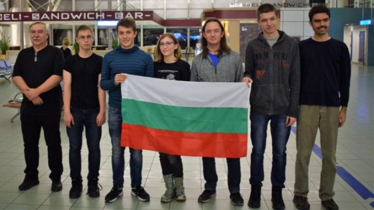 5 медала за отбора ни по астрофизика от олимпиадата в Пекин