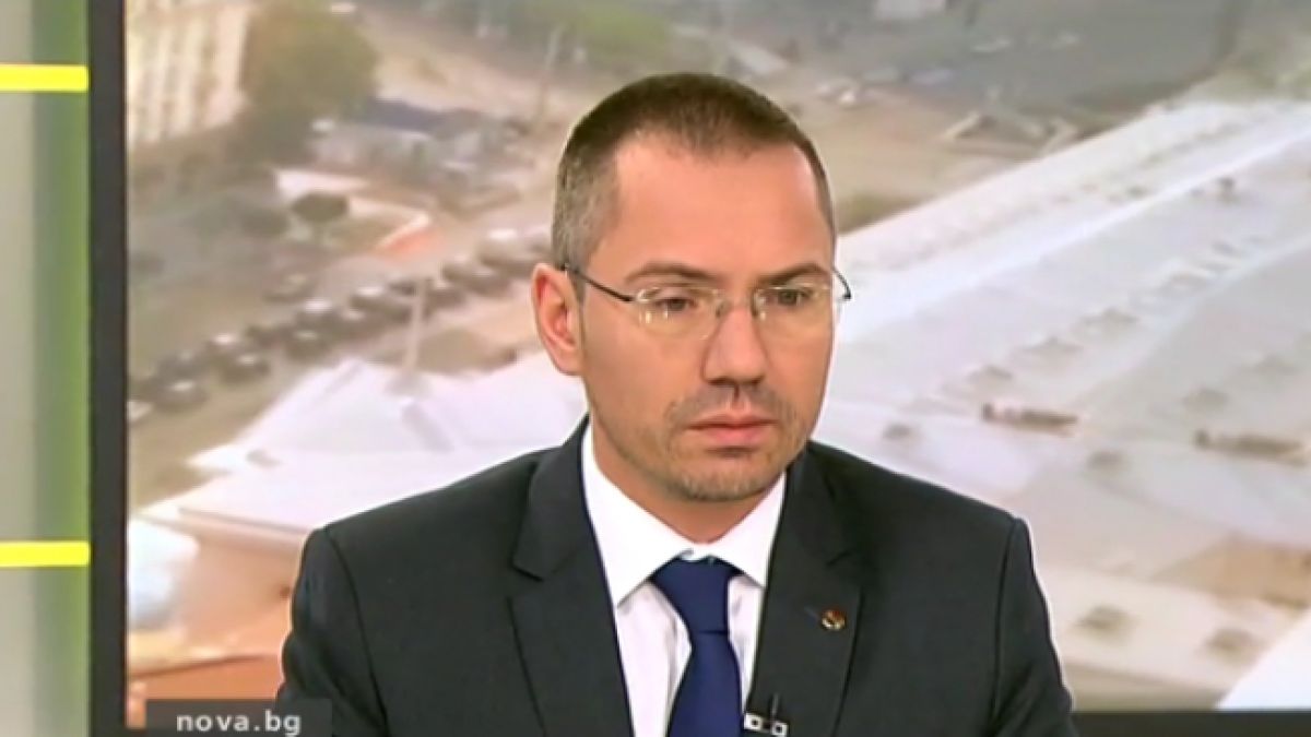 Ангел Джамбазки: На протестите се появяват хора с военни димки, което значи, че...
