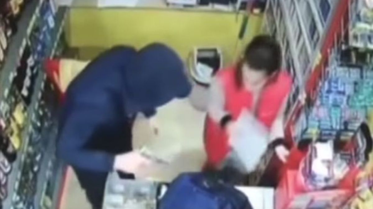 Горещо ВИДЕО от обира в русенско село разкрива как са действали въоръжените бандити  
