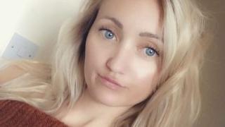 Секси мамче взриви мрежата със старите си СНИМКИ! Не е за вярване, че преди 16 години е изглеждала като...